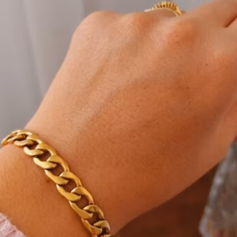 دستبند کارتیر طلایی رنگ ثابت