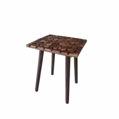 میز عسلی چوبی مربعی با تکه های چوب زردالو