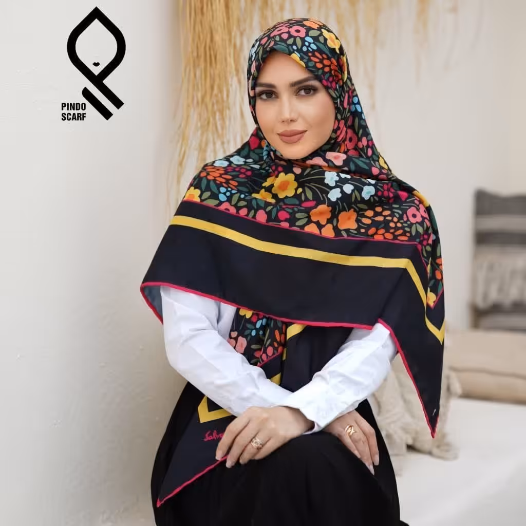 روسری طرح گل ریز زمینه مشکی قواره 140جنس عالی سوپرنخ