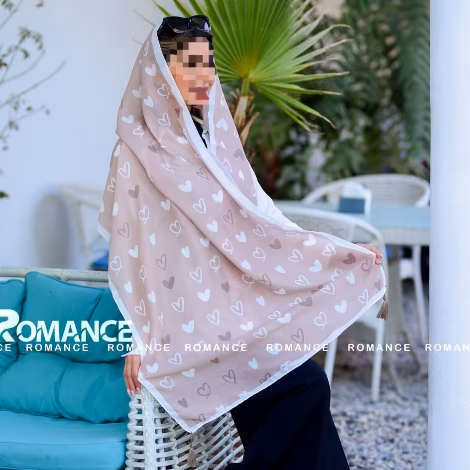 شال نخی کرم سفید( با ارسال رایگان) منگوله دار در طرح های شیک و زیبا