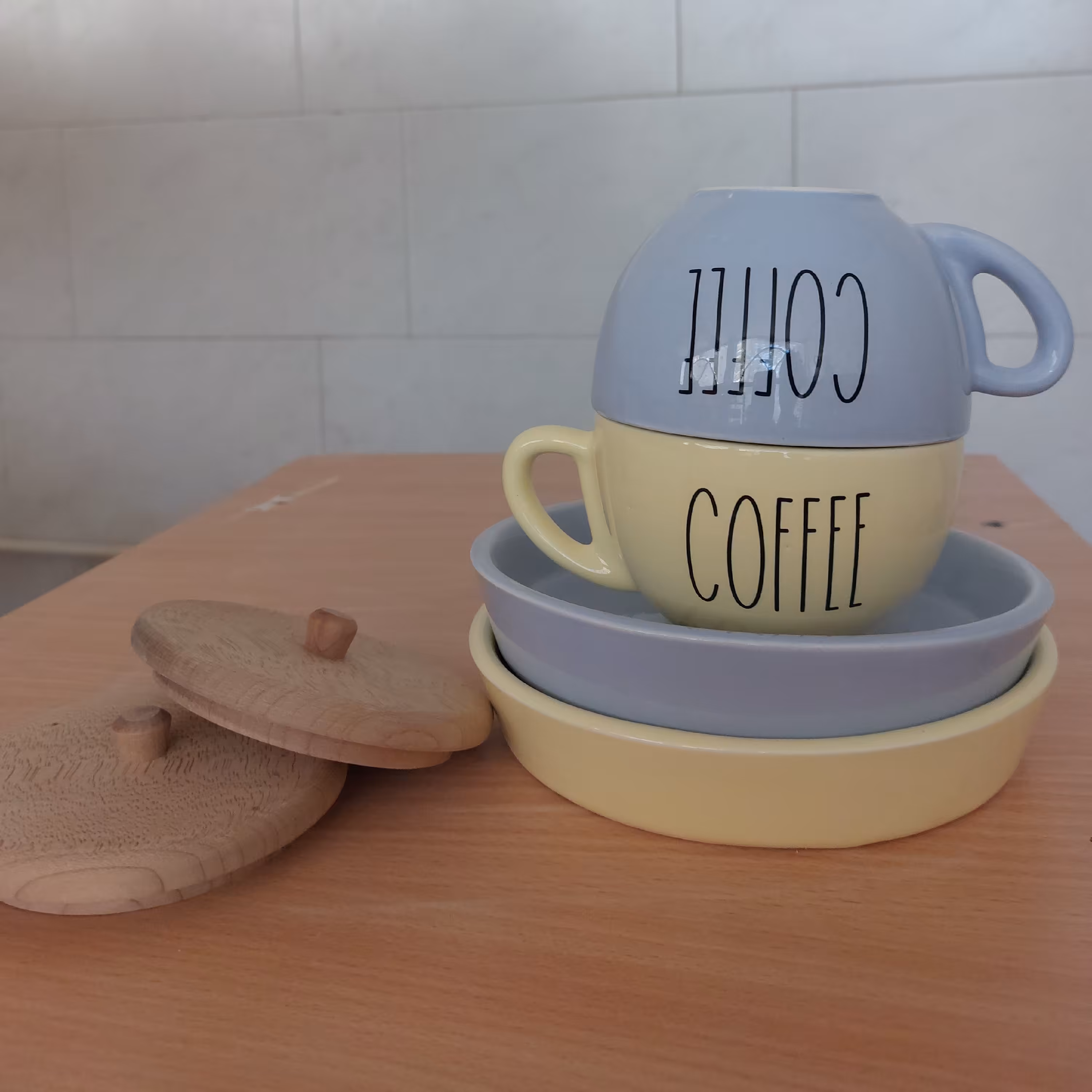 ست فنجان وزیری  دونفره با درب چوبی 