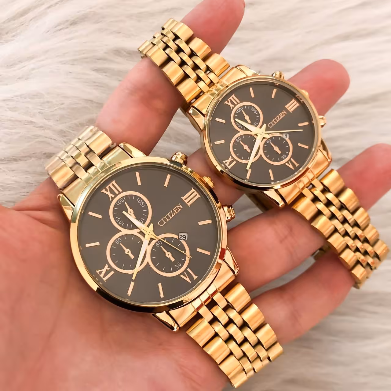 ست ساعت زنانه و مردانه سیتیزن بنداستیل طلایی صفحه مشکی. طرح سه موتوره
دارای تقویم. کیفیت عالی. شش ماه گارانتی موتور