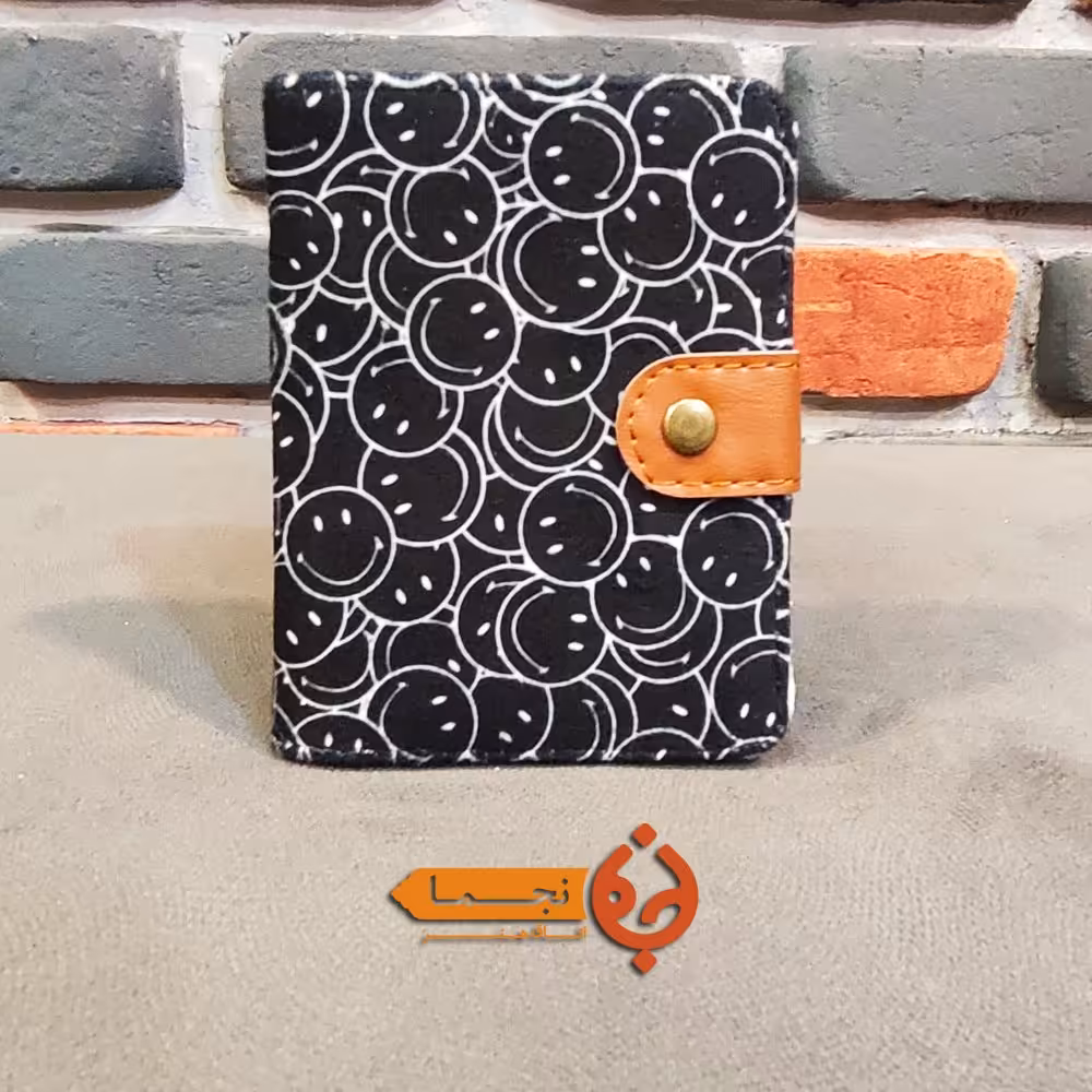 کیف پول کتی دکمه دار  طرح  اسمایلی DCD27 