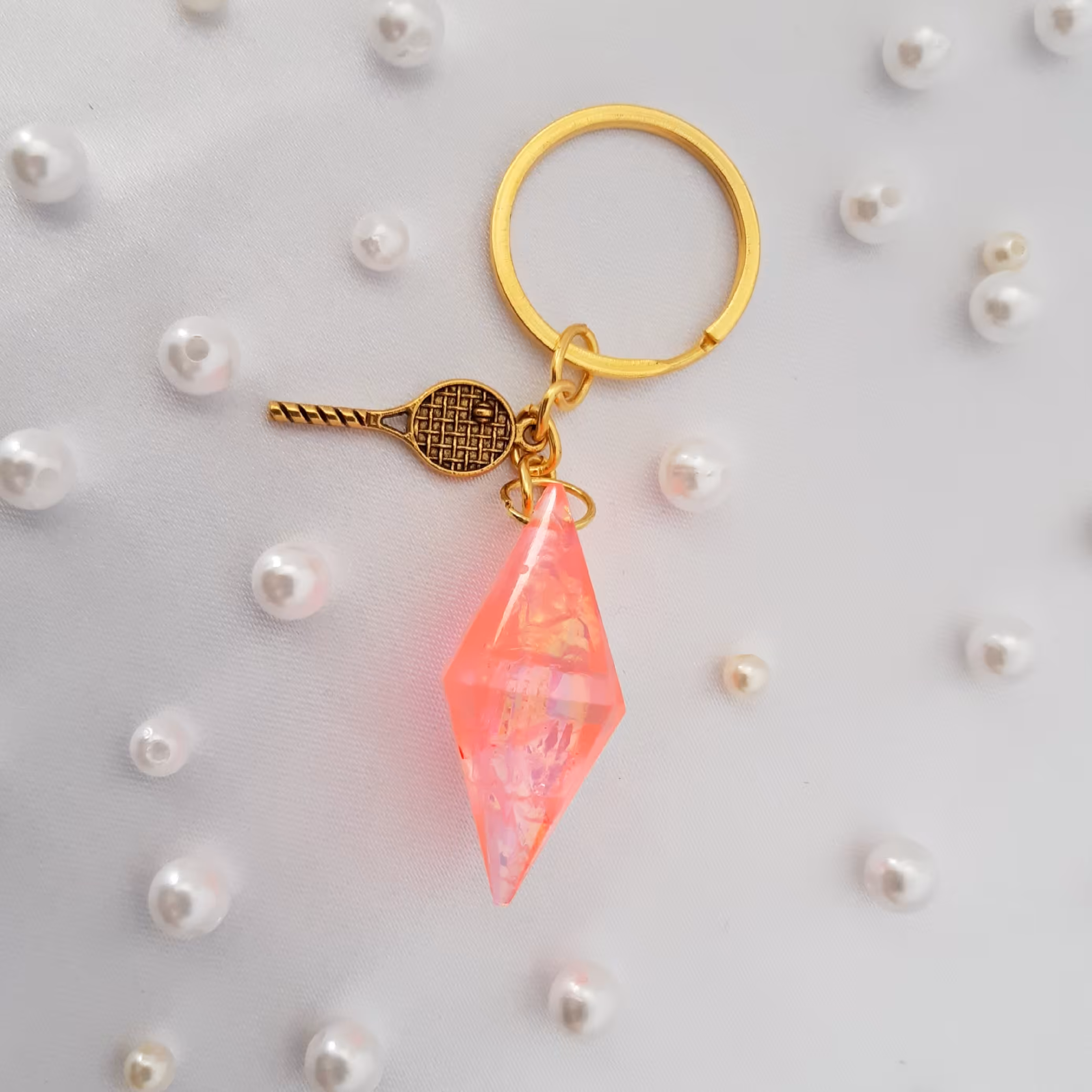 سرکلیدی و جاسوییچی رزینی طرح الماس با آویز تنیس طلایی