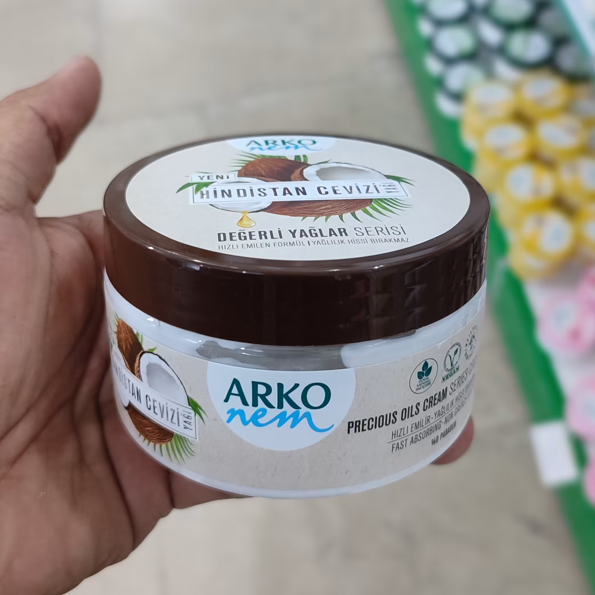 کرم مرطوب کننده پوست آرکو عصاره نارگیل حجم 250 میلی لیتر