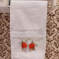 حوله دست و صورت روبان دوزی شده با دست طرح گل رز مینیاتوری