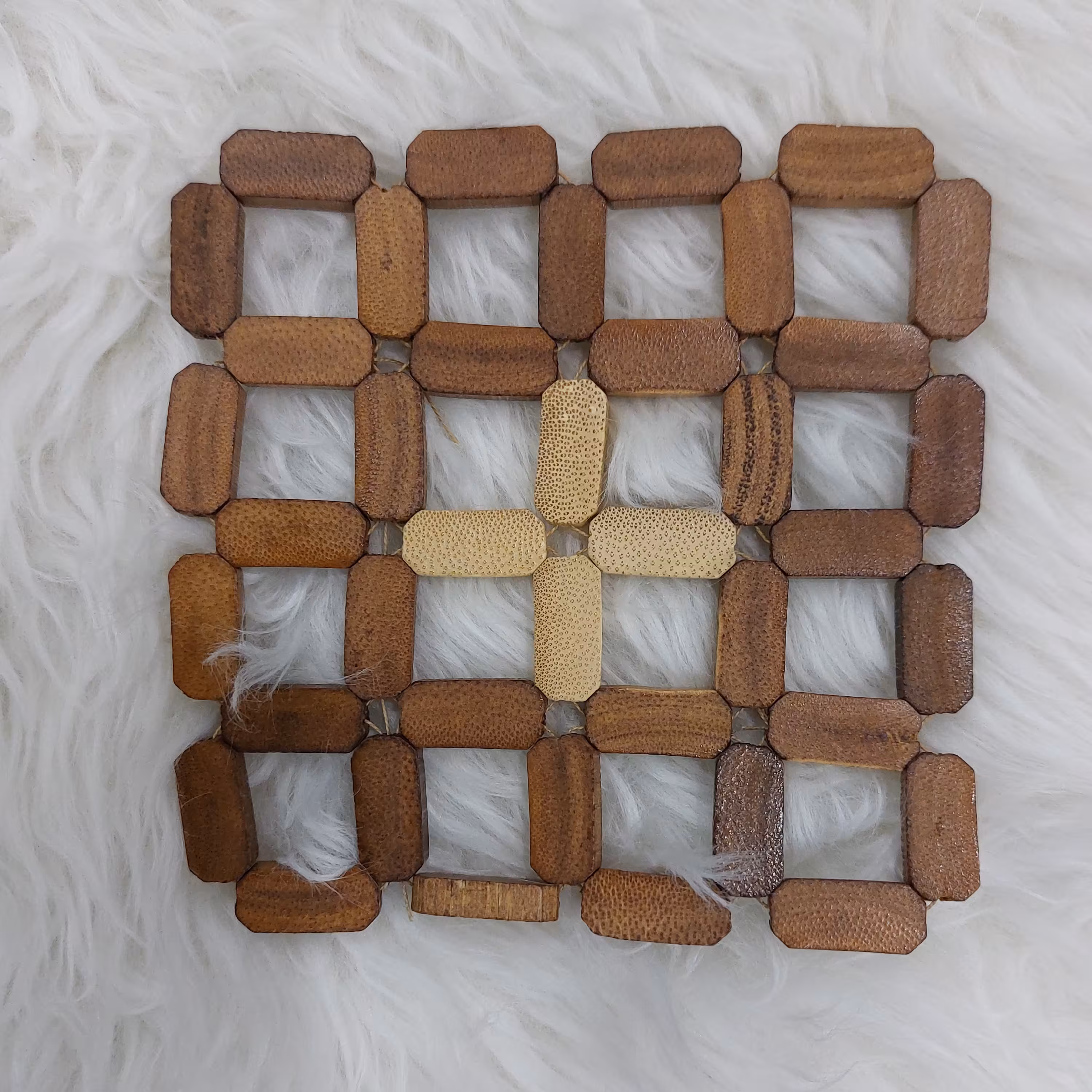 زیر قابلمه و زیر دیگی چوبی در پلاسکو دهقان 