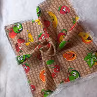 سفره پارچه ای توردوزی شده.صد در صد سانت. سفره