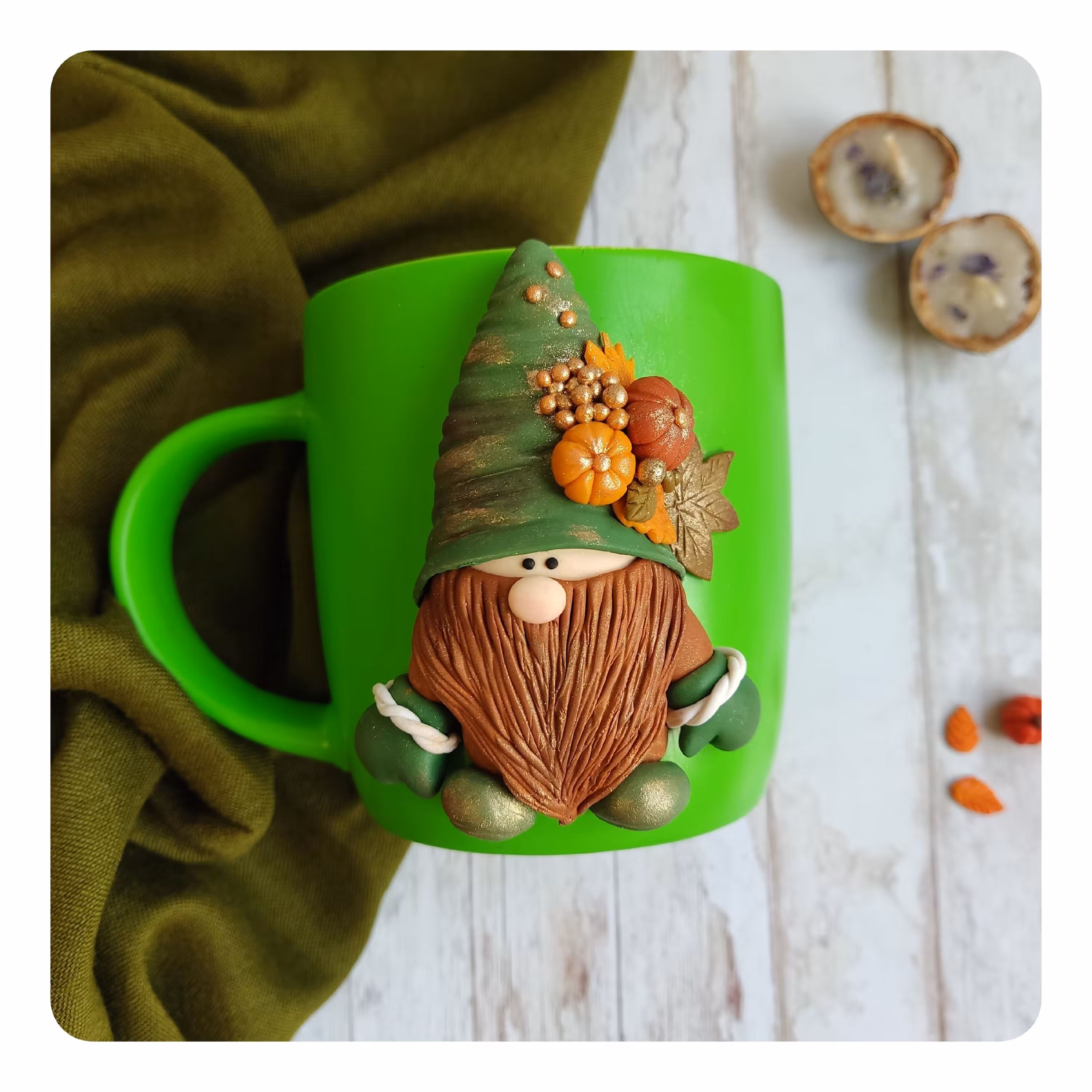 ماگ(لیوان)عروسکی فانتزی سبز طرح لیلیپوت پاییزی با خمیر پلیمری 