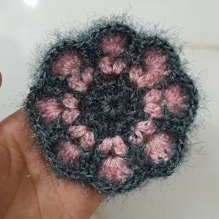 اسکاج زیبای مدل گل کاموا سوزنی وزن 15 گرم خیلی کاربردی و زیبا سفارشات شما هم پذیرفته میشود 