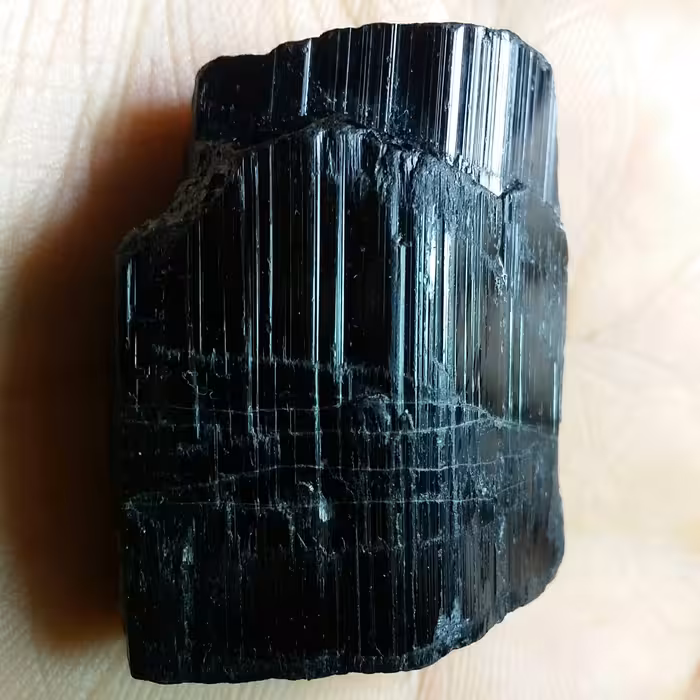 سنگ راف تورمالین شرول وارداتی ارزشمند شاهکار خلقت 100درصد طبیعی خاص و تک