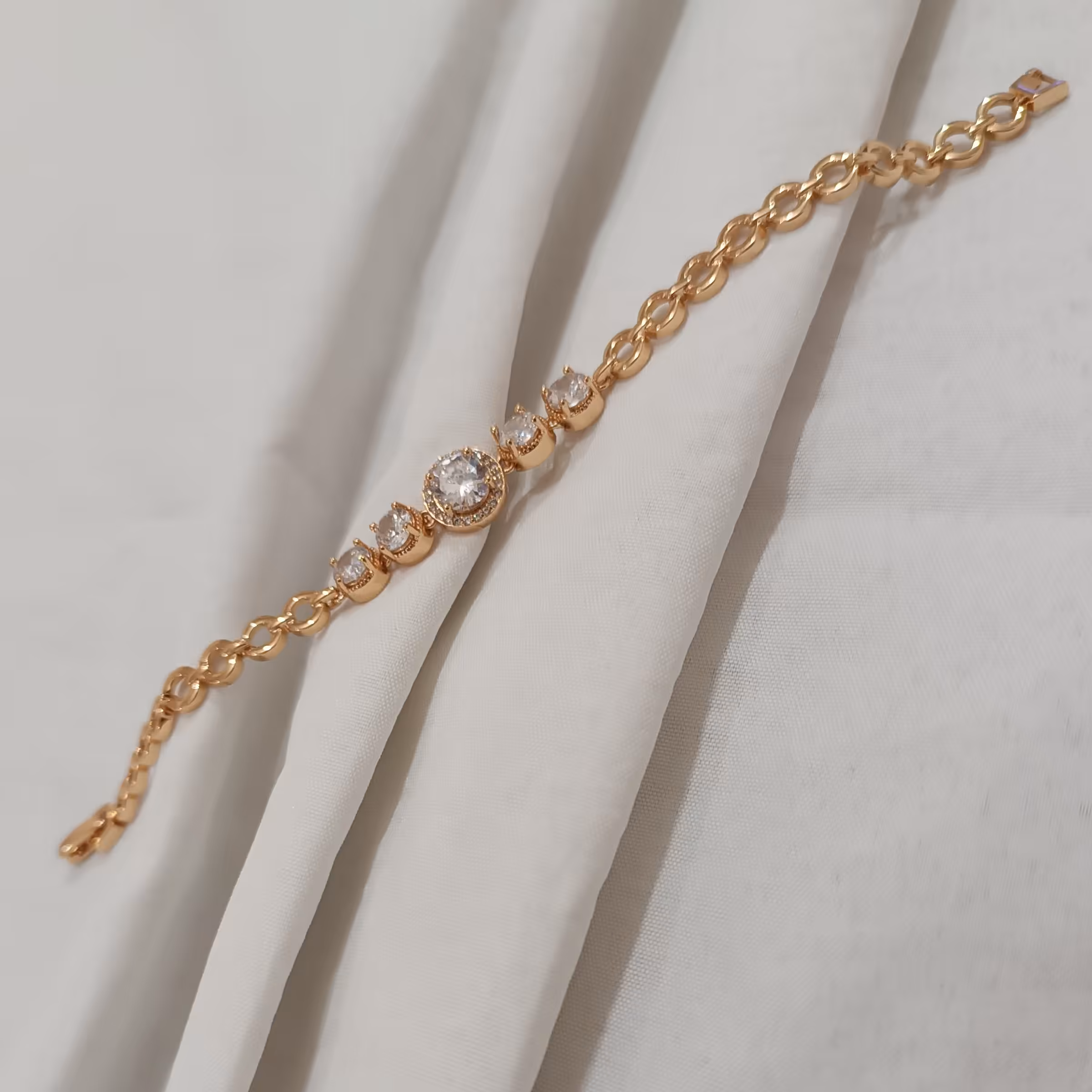 دستبند الماسه پر نگین جواهر نشان رنگ ثابت مارک معتبر ژوپینگ