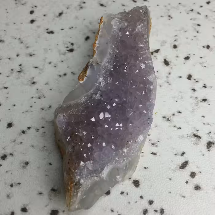 سنگ راف آمیتیس تخت بلور ریز  بسیار پر رنگ خارق العاده بسیار زیبا دیدنی کاملا طبیعی شاهکار خلقت