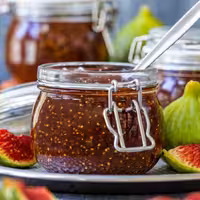 مربای انجیرطبیعی 370گرمی حاج اکبر