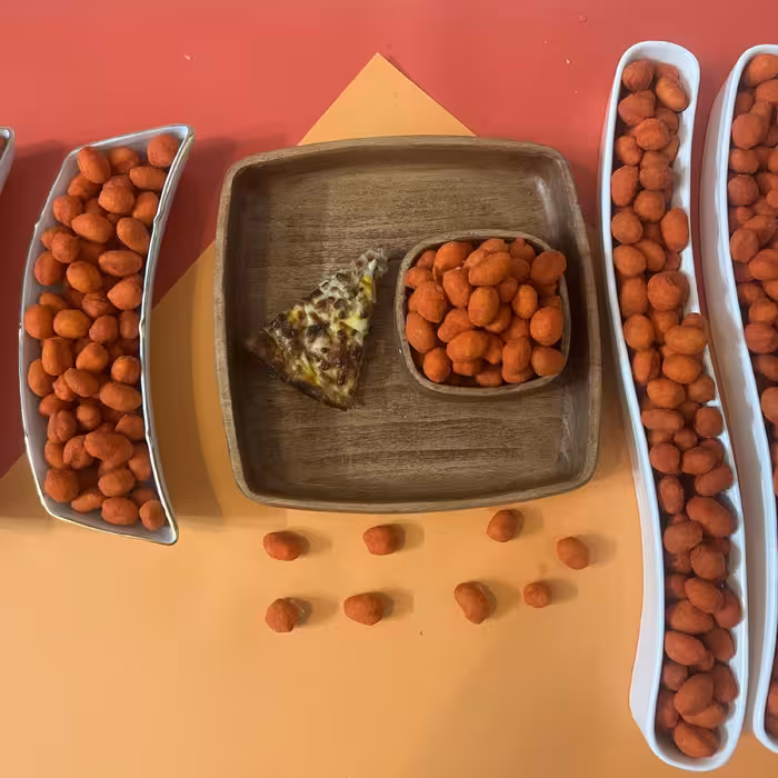 بادام زمینی روکشدار طعم پیتزایی  ( 10 کیلویی)ارسال فقط از طریق باربری(توسط ماشین )هزینه ارسال ب صورت پس کرایه