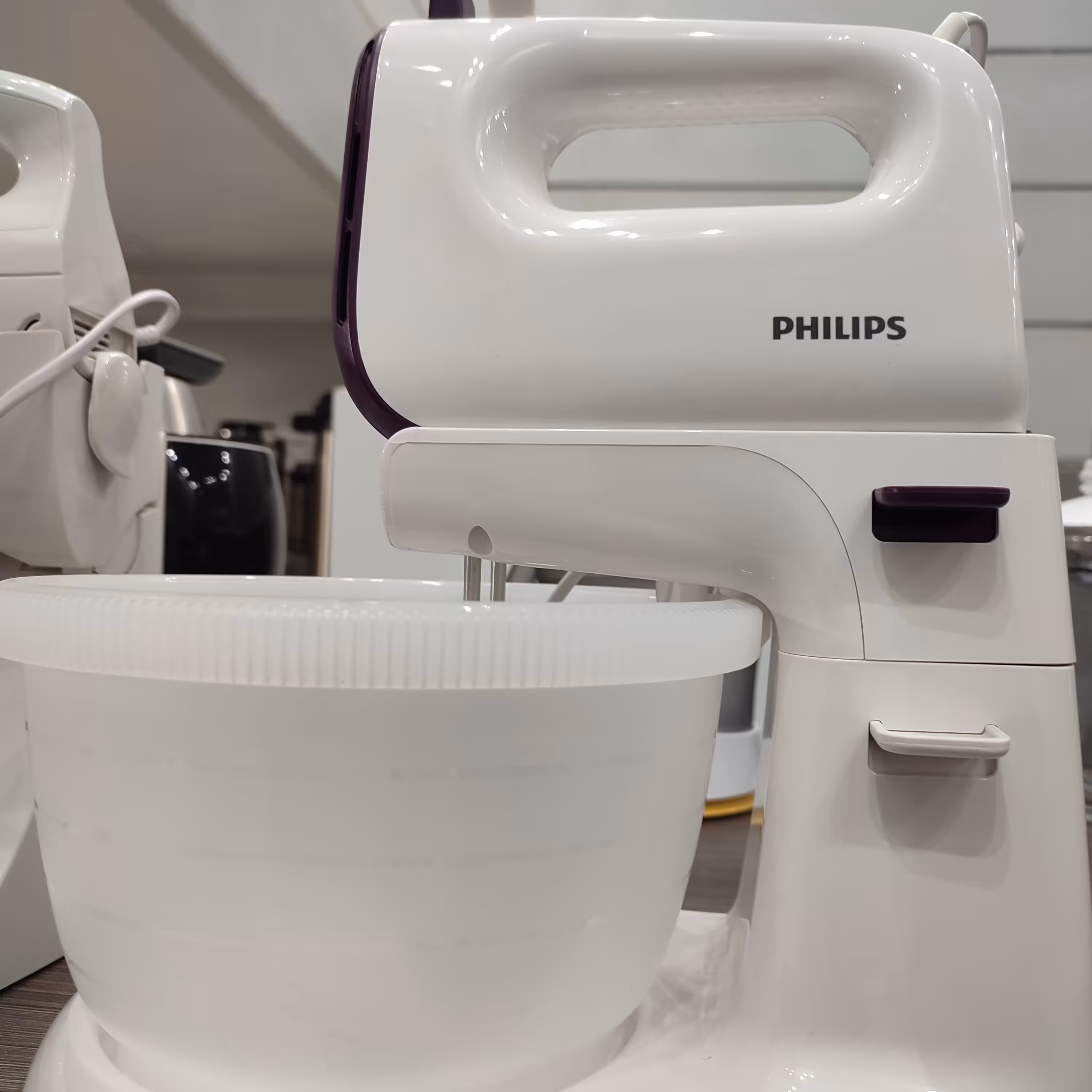 همزن کاسه دار فیلیپس مدلHR3745 اصلی  باقابلیت جدا شدن از بدنه