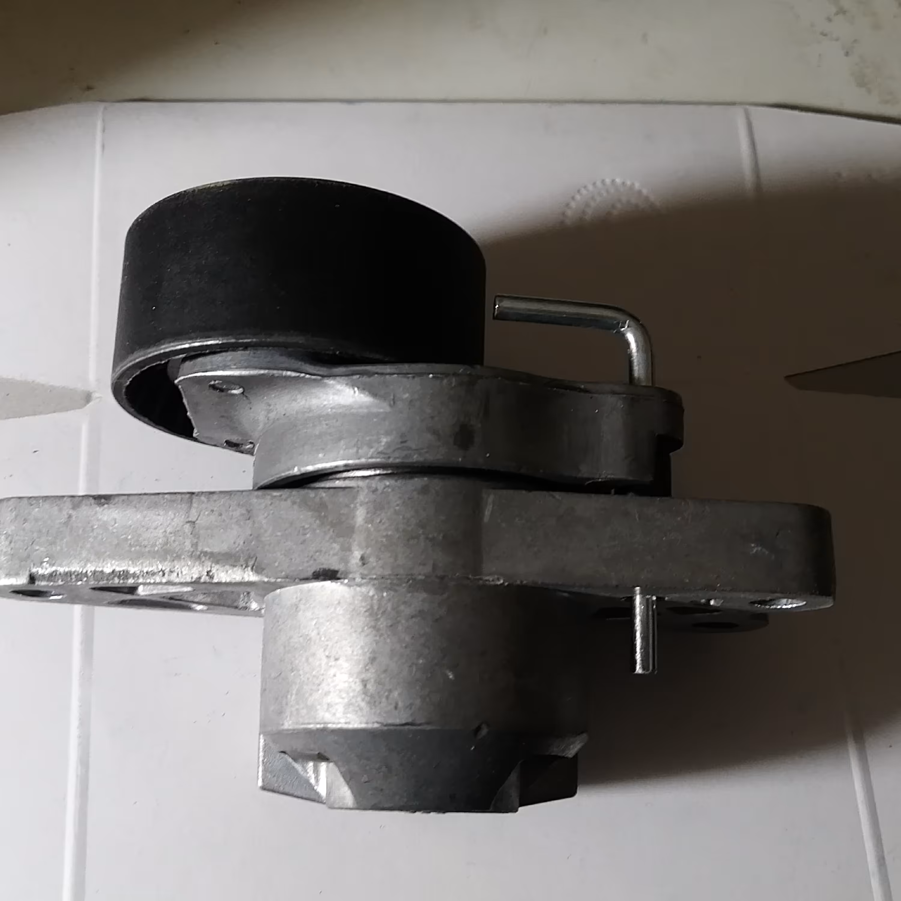 پایه تسمه سفت کن(آلترناتور) 206