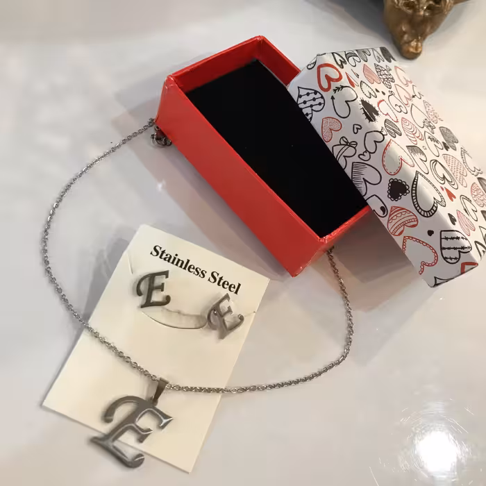 نیمست نقره ای حرف E رنگ ثابت و ضد حساسیت 