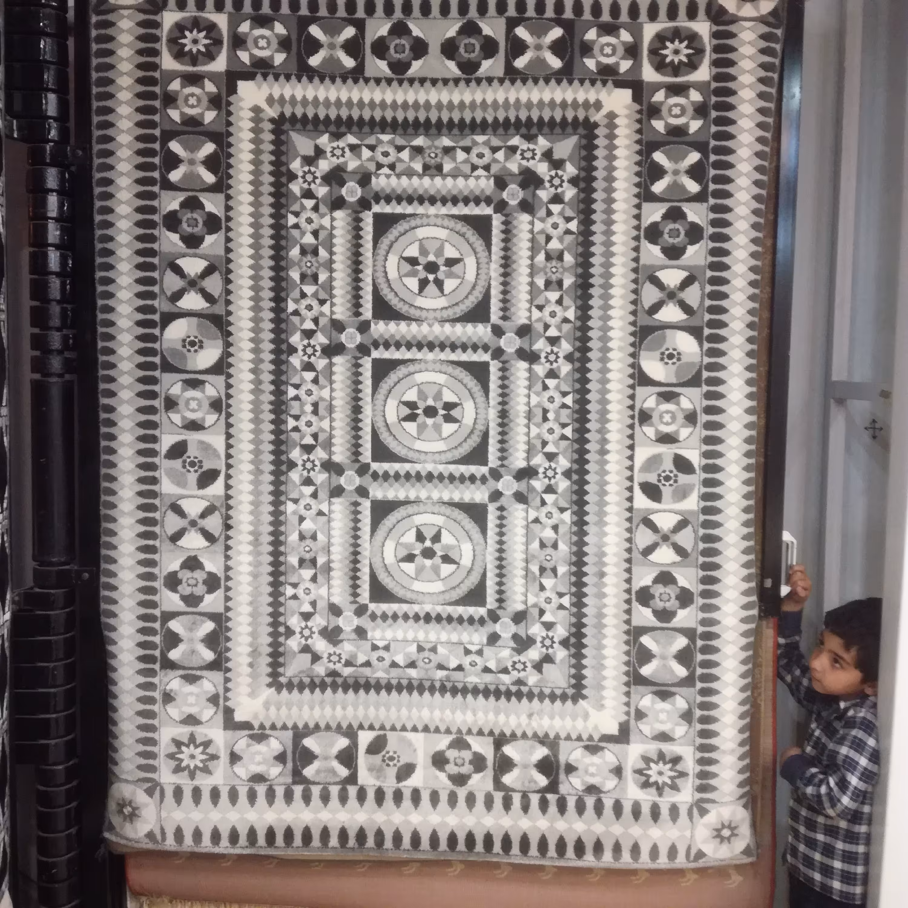 فرش ماشینی 4 متری  پلی استر  فانتزی  وینتج  مدرن مناسب آشپزخانه و اتاق خواب  اتاق نوجوان