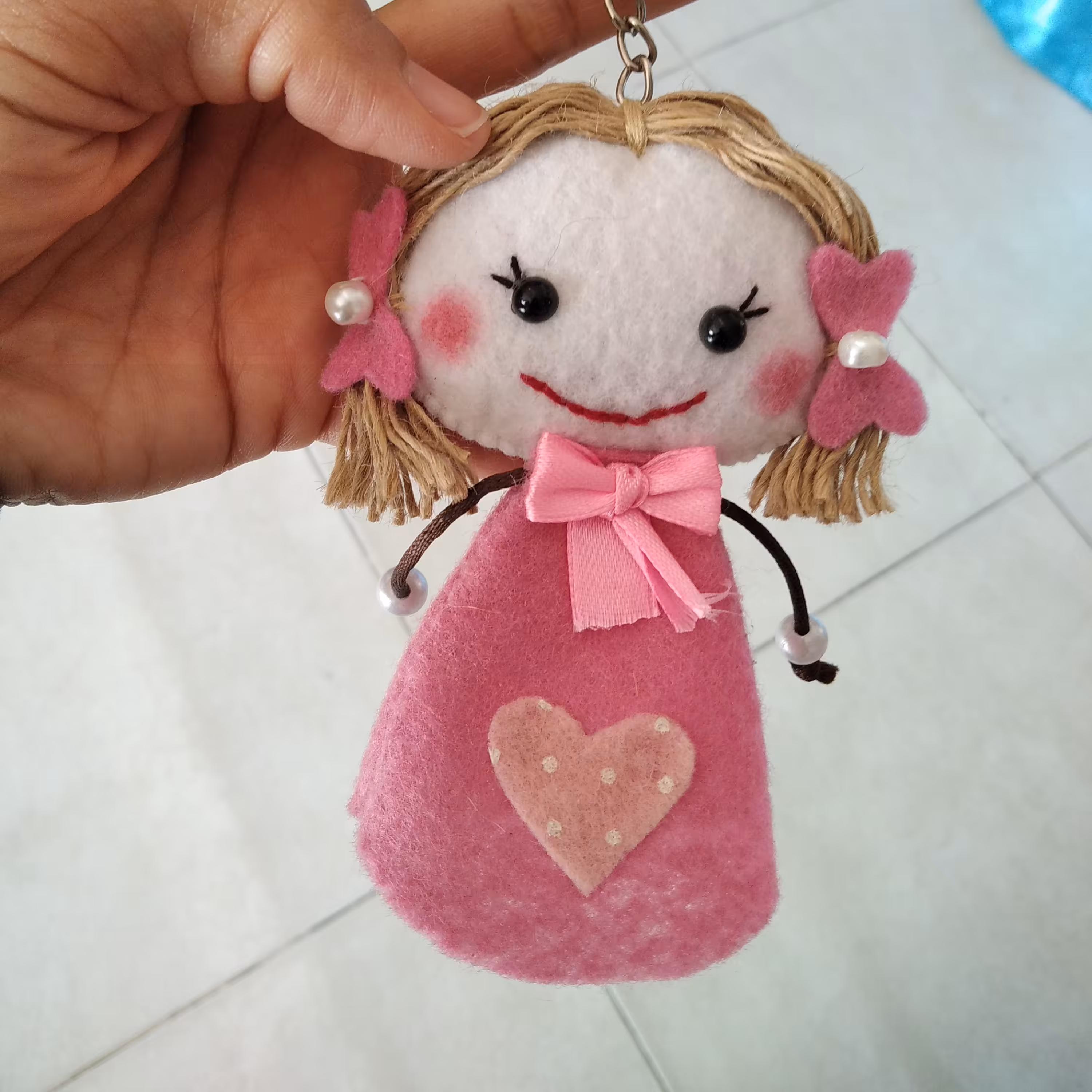 عروسک دختر نمدی