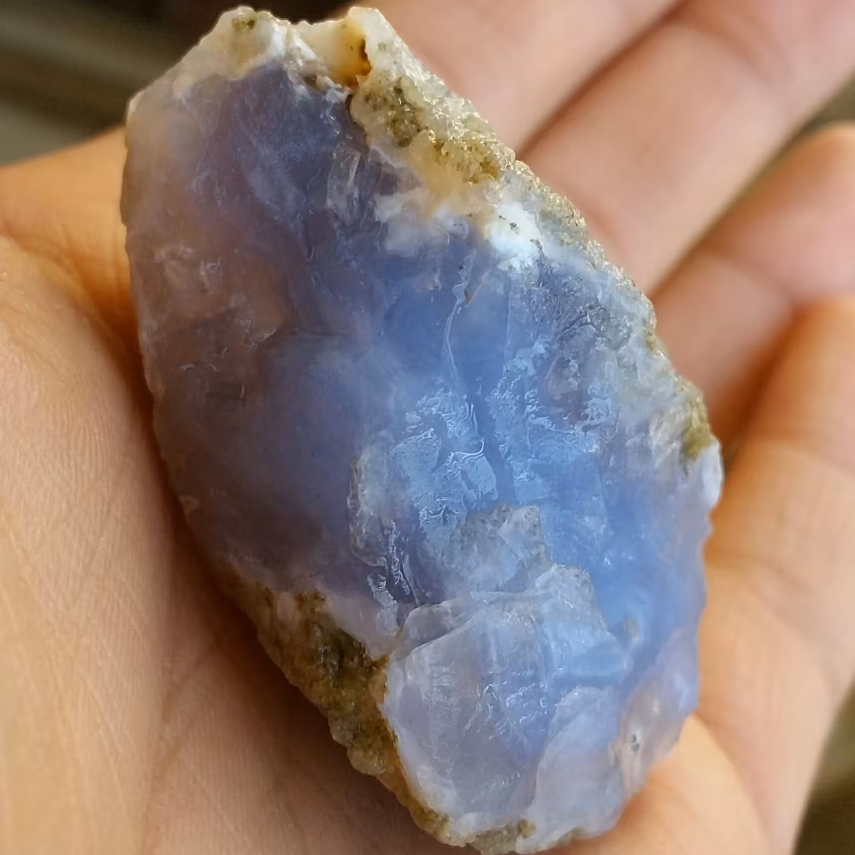 سنگ راف عقیق آبی بسیارر پر رنگ محشر 
100درصد طبیعی
شاااهکار خلقت
تکرار نشدنی
