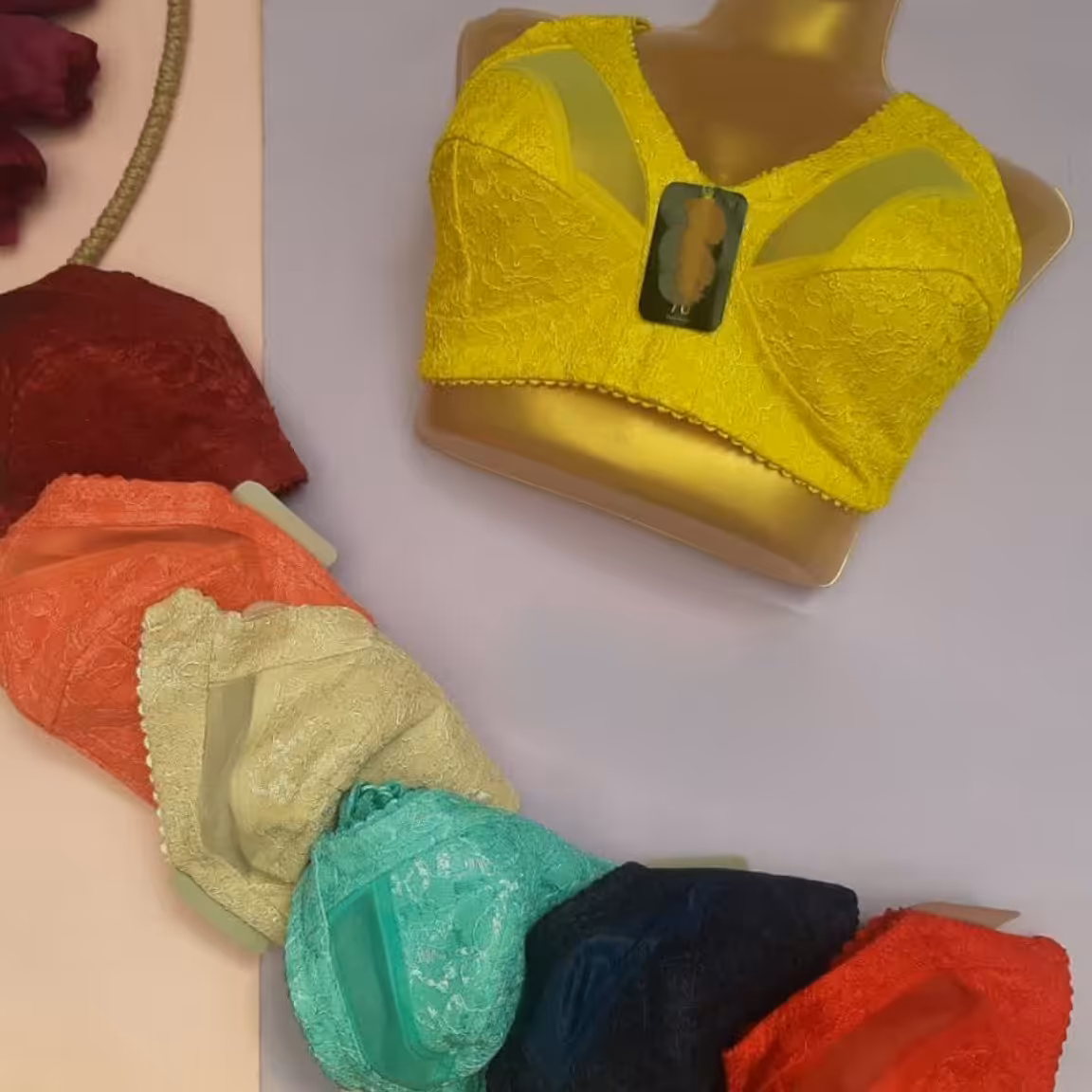 سوتین دانتل زیرنخی اعلا درجه یک