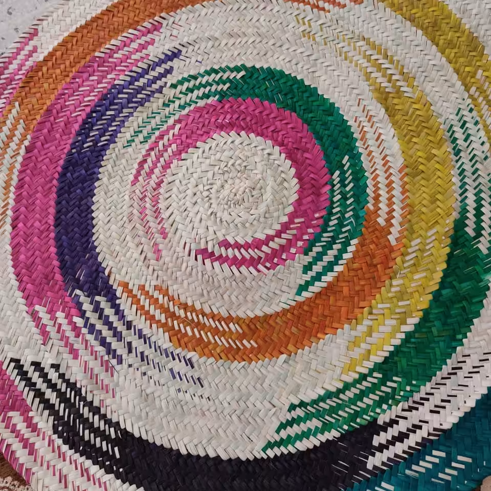 سفره یا رومیزی و همچنین به عنوان دیوارکوب میشه استفاده کرد