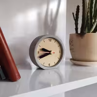 ساعت رومیزی بتنی