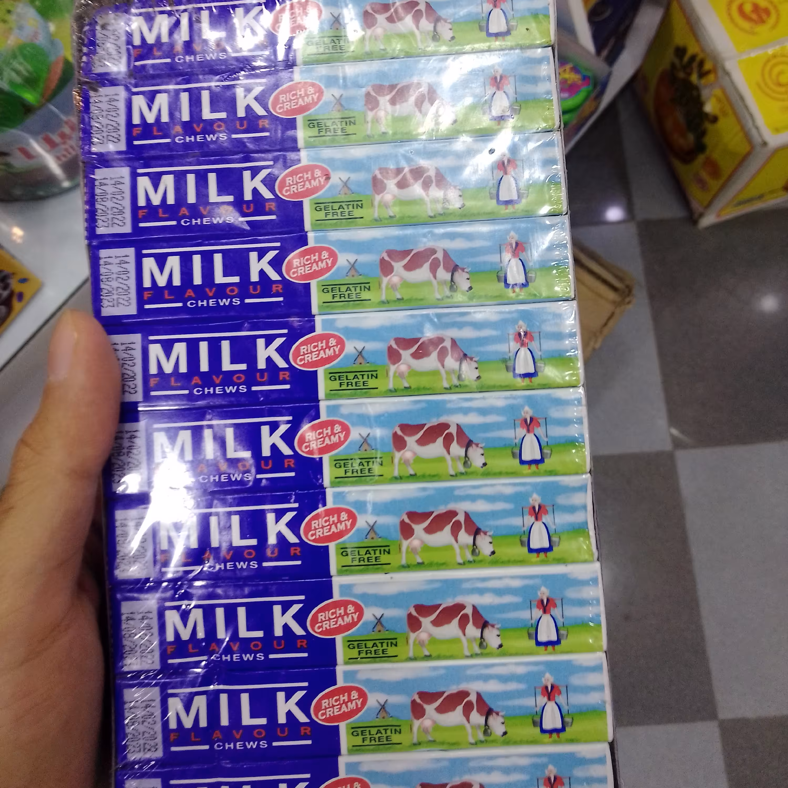 ویفر شیرگاوی اصل امارات