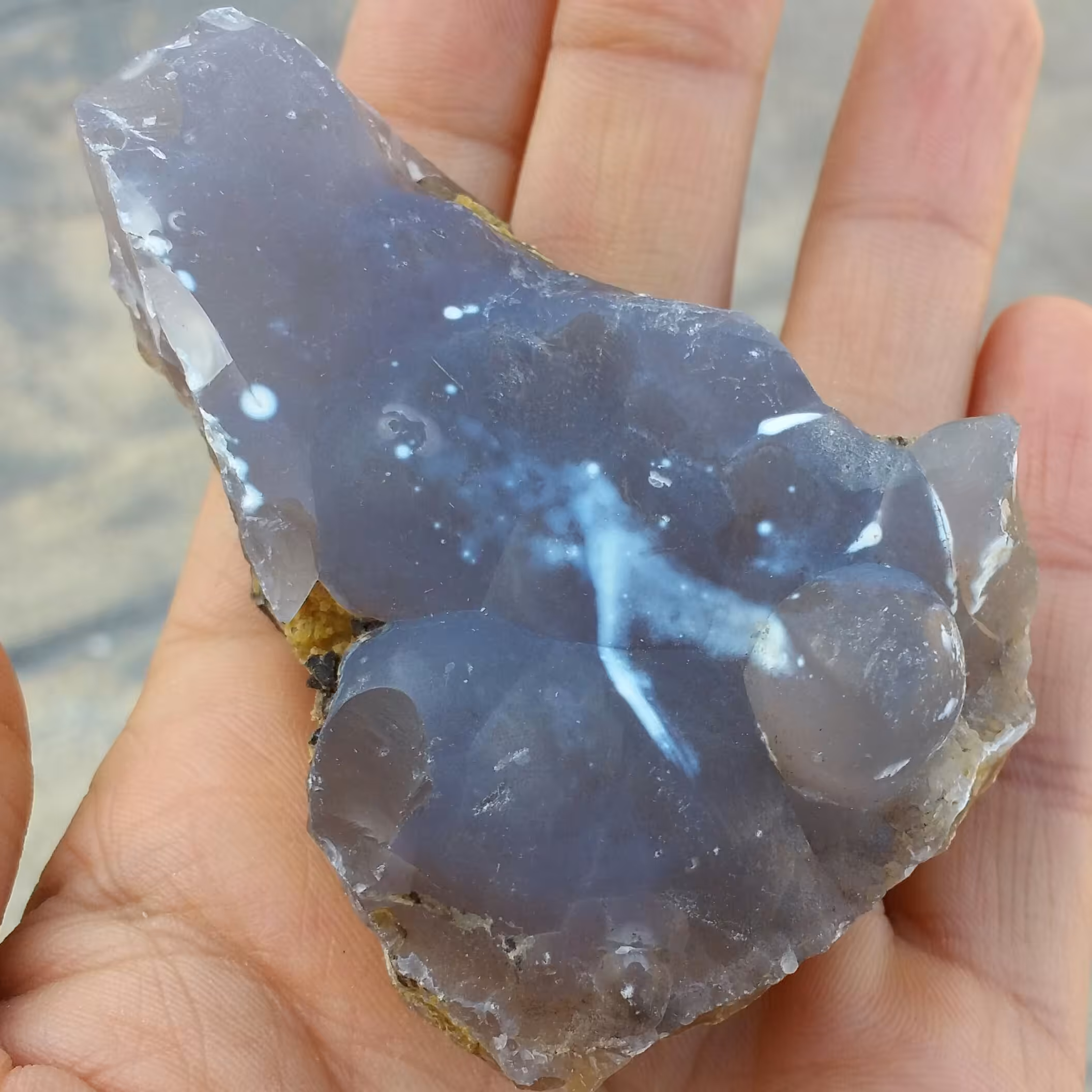 سنگ راف عقیق تاولی رنگی بسیار دیدنی و کمیاب شاهکار خلقت کاملا طبیعی
با قابلیت ساخت چند نگین قیمتی
کد 8162