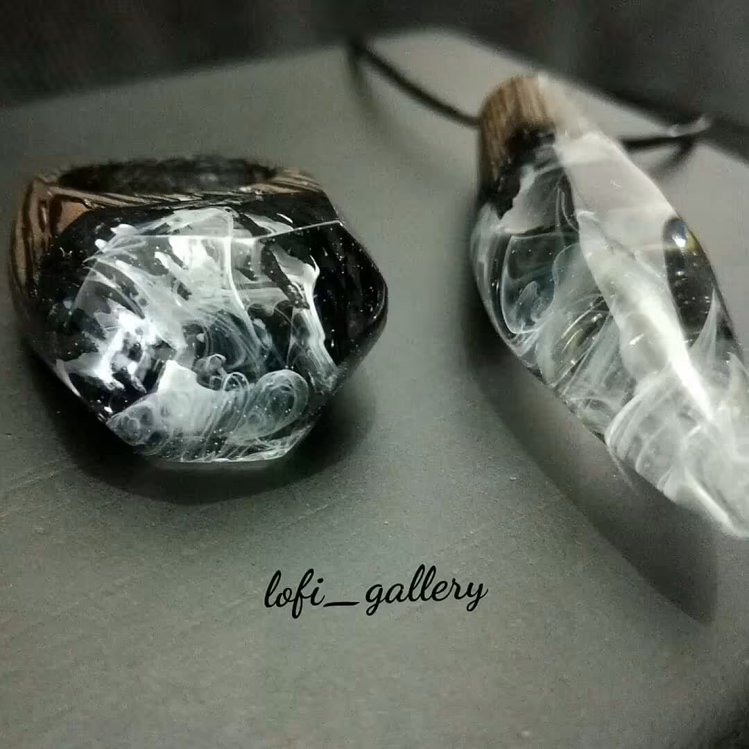 گردنبند چوب و رزین skyfall