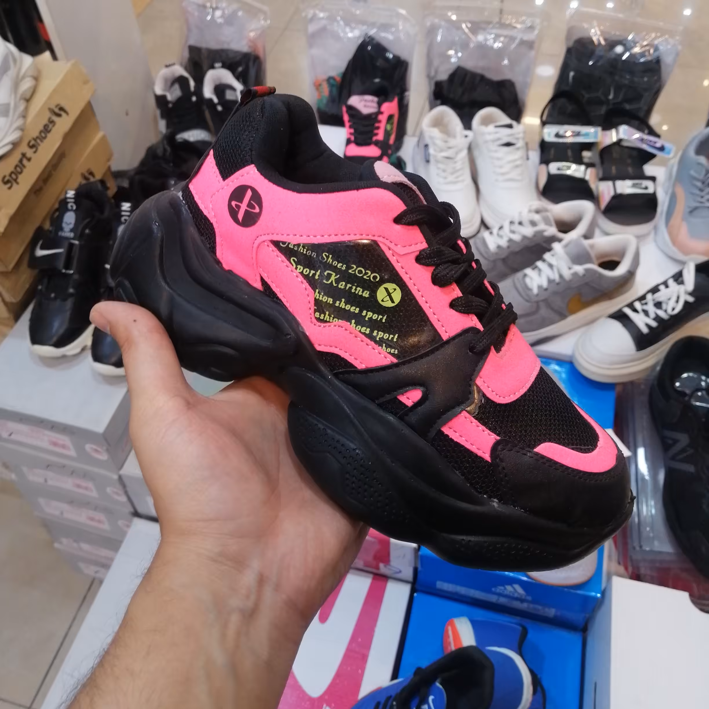 کفش دخترانه شیک و راحت مناسب تیپ های شیک