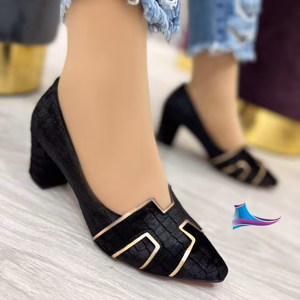 کفش مجلسی
کد 329
قالب استاندارد
پاخور شیک
پاشنه 5 سانت
Size36ta41