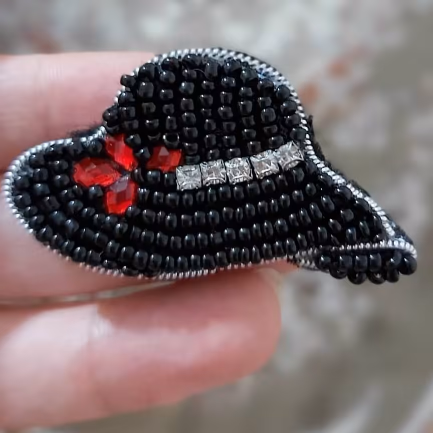 گل سینه جواهردوزی