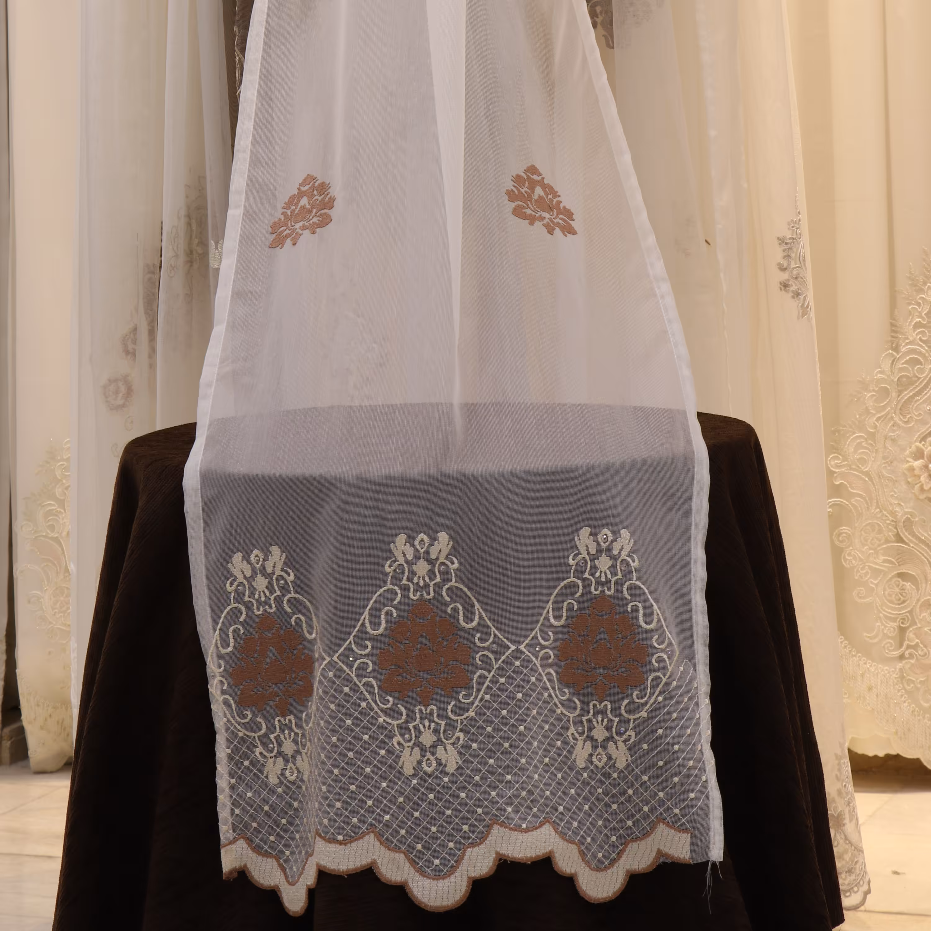 پارچه پرده ای حریر پنبه دوزی ترک عرض سه متر در 3 رنگ متنوع (پس کرایه)