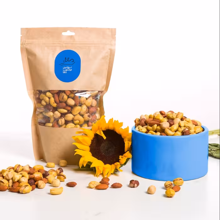 آجیل 4مغز بوداده ممتاز 800 گرمی(بادام هندی-درختی-پسته زعفرانی اعلا- فندق با پوست)