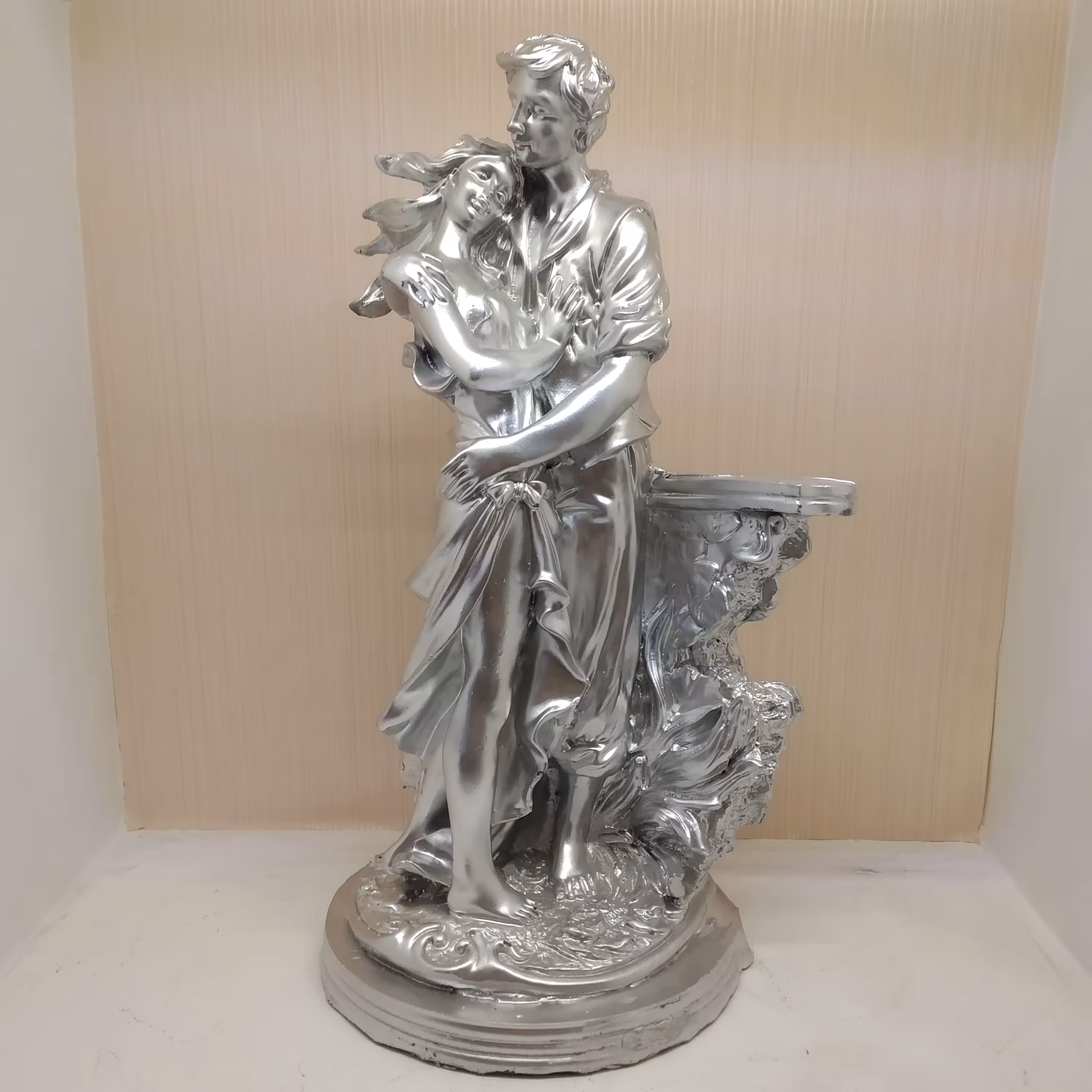 مجسمه عروس و داماد بزرگ