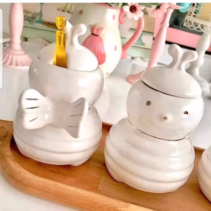 عسل خوری سرامیکی طرح زنبور همراه با قاشق عسل خوری ورنگ سفید