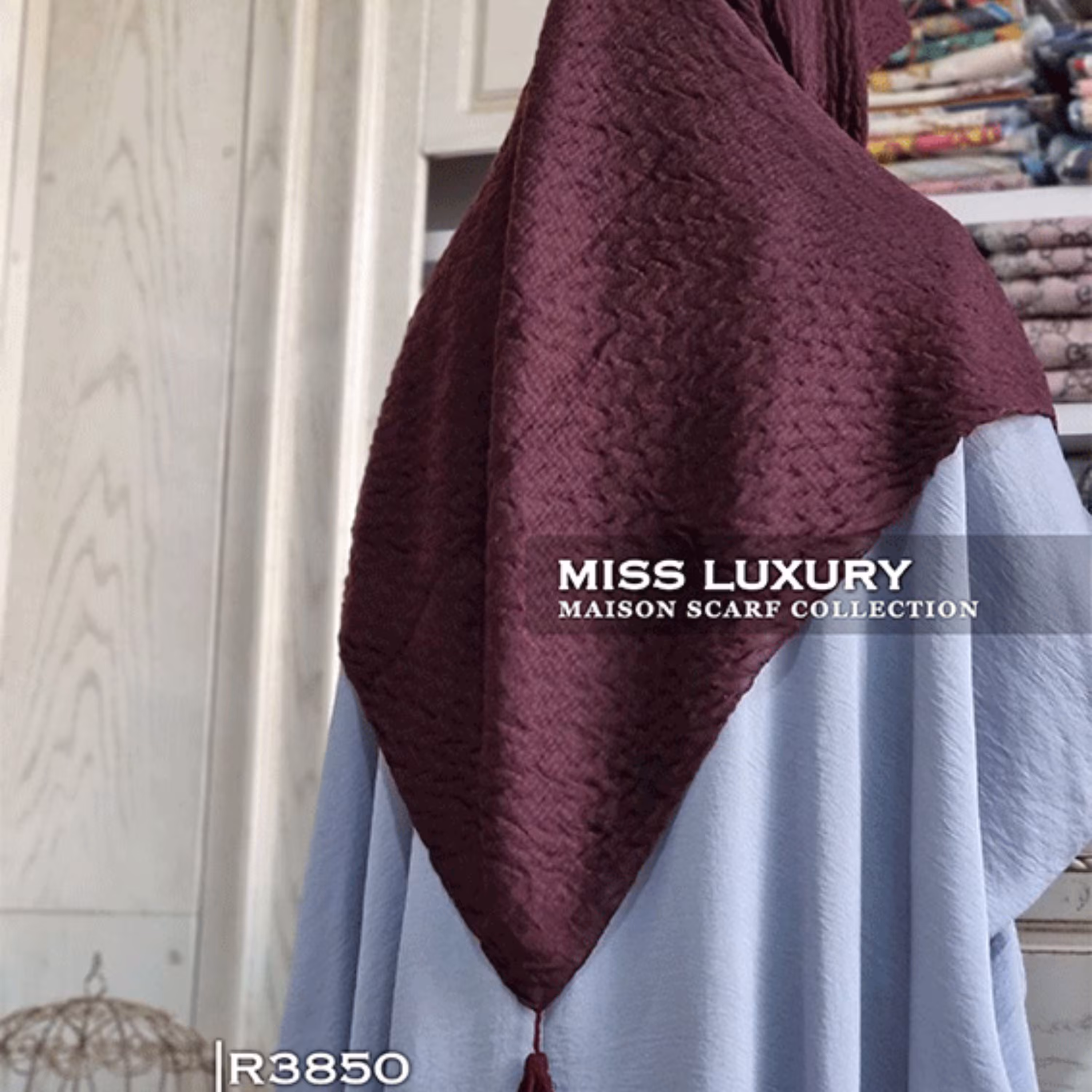 روسری نخی پلیسه پاییزه منگوله دار  رنگ سرمه ای R3850
