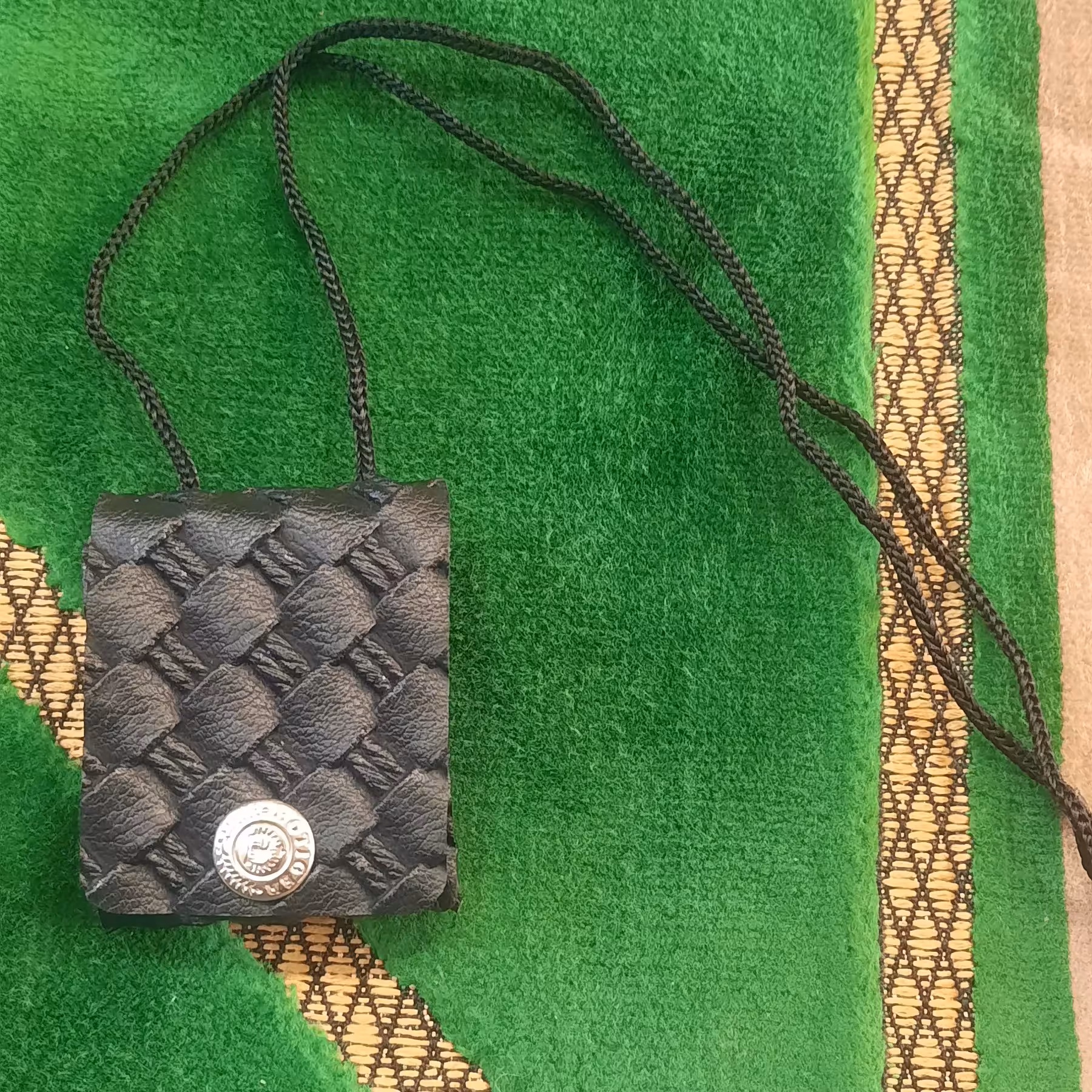 گردنبند چرمی