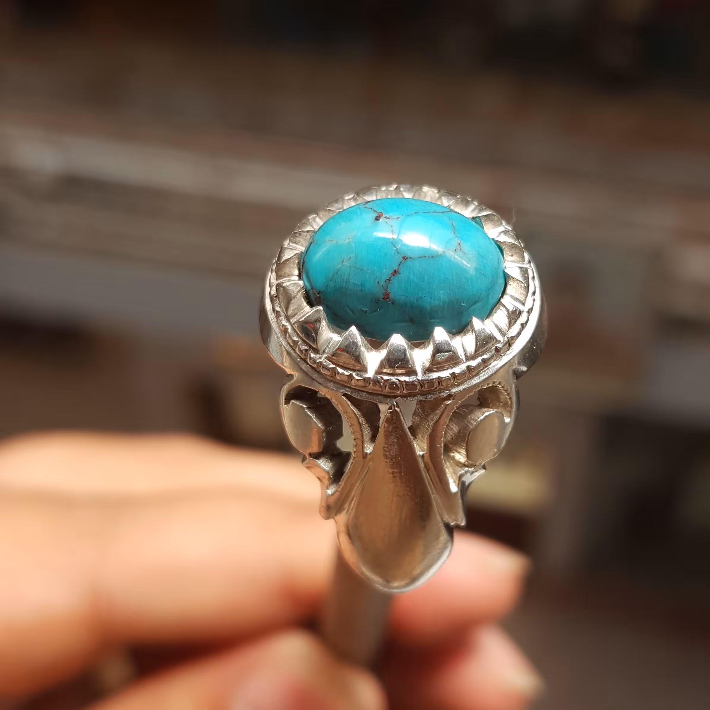 نگین فیروزه مصری 
رکاب دست ساز مدل فیلی 
ابعاد نگین 11 در9 
وزن انگشتر کامل 12.4 
قیمت 1400