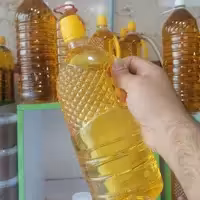 روغن آفتابگردان ریما یک لیتری تهیه شده به روش پرس سرد مناسب برای پخت و پز و سرخ کردن و سالاد 