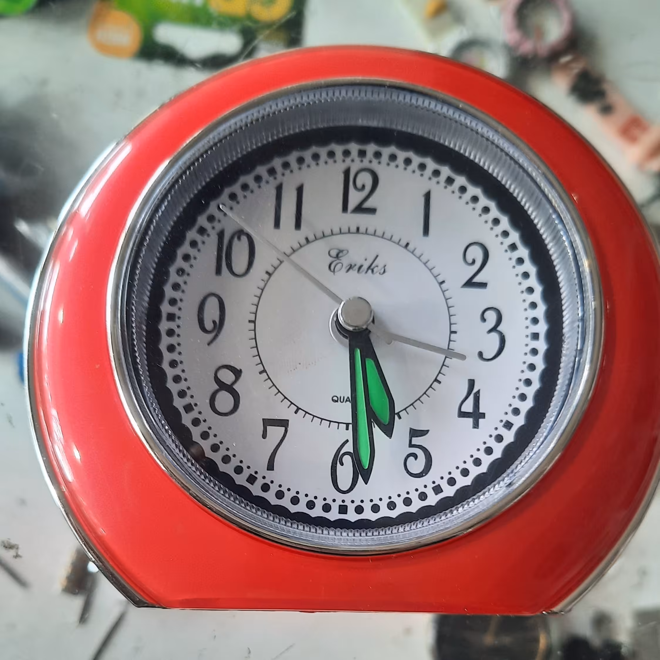 ساعت رومیزی اریکس. 