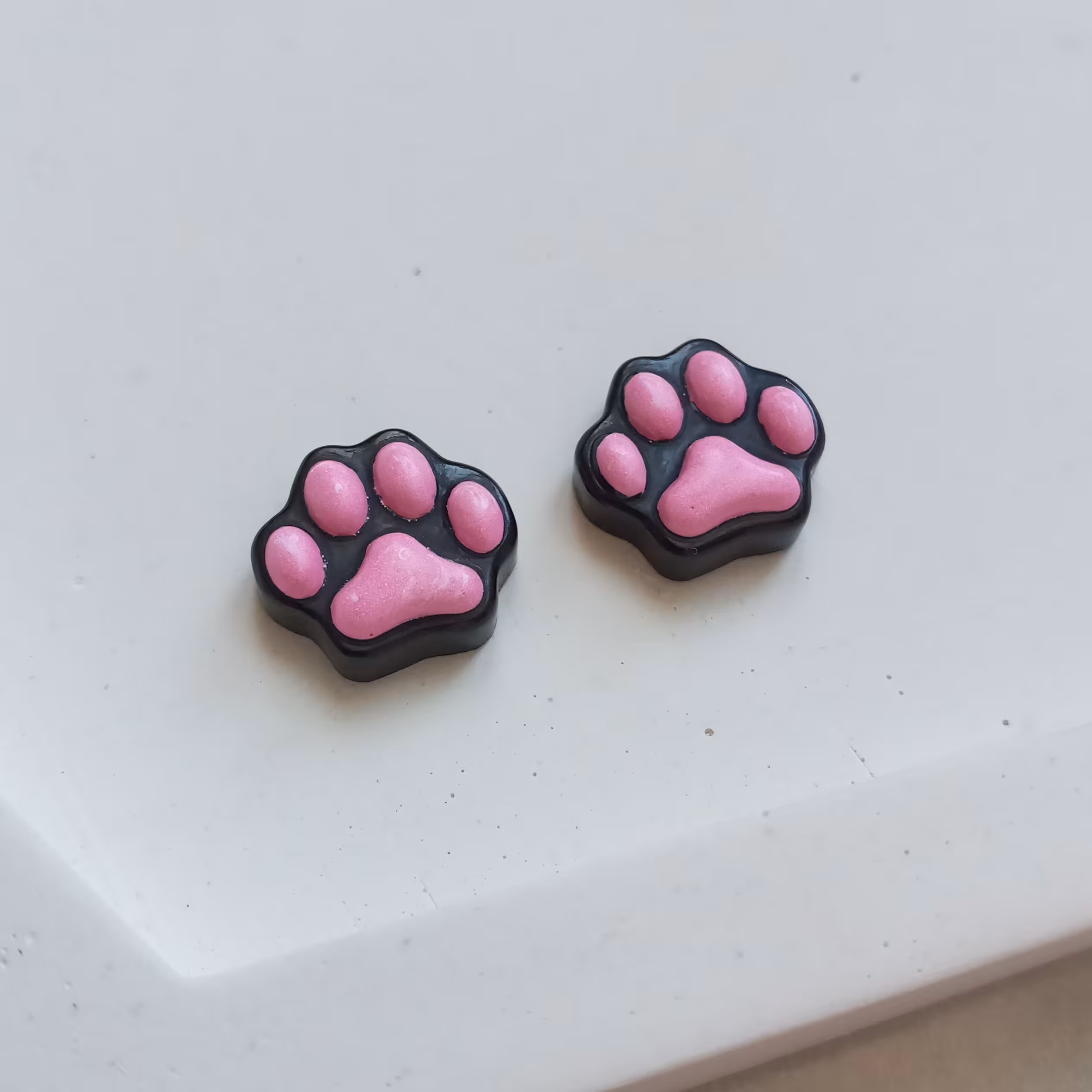 گوشواره میخی پنجه گربه صورتی