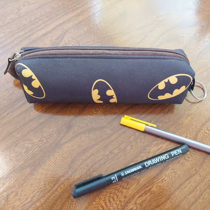 جامدادی، آویز کوله پشتی و کیف آرایشی(فانتزی، شیک، کیوت، باکیفیت و جادار(طرح اسپرت))