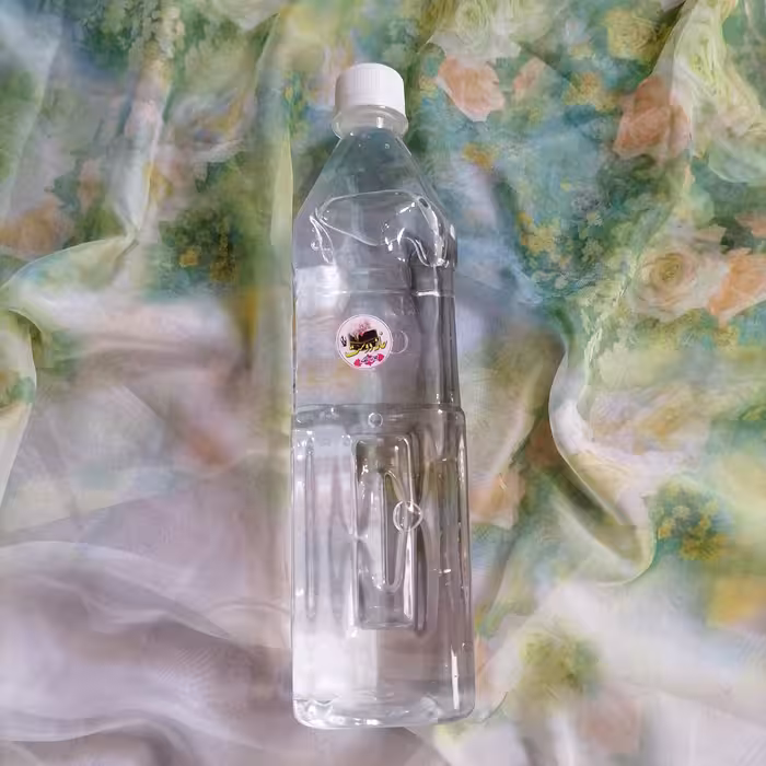 گلاب خالص  دو آتیشه بدون اسانس تهیه شده در دیگ مسی و به روش سنتی با عطر و بوی عالی 