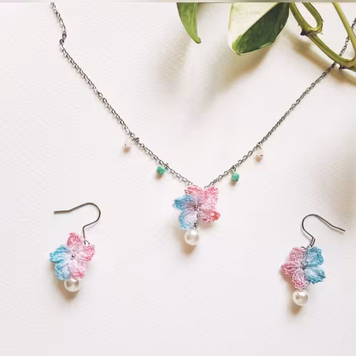 ست زیبای قلاب بافی مینیاتوری طرح دو رنگ آبی و صورتی