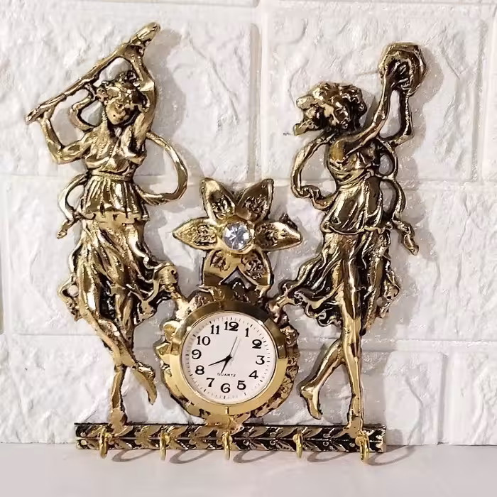 جاکلیدی وساعت برنزی لیلی مجنون.         