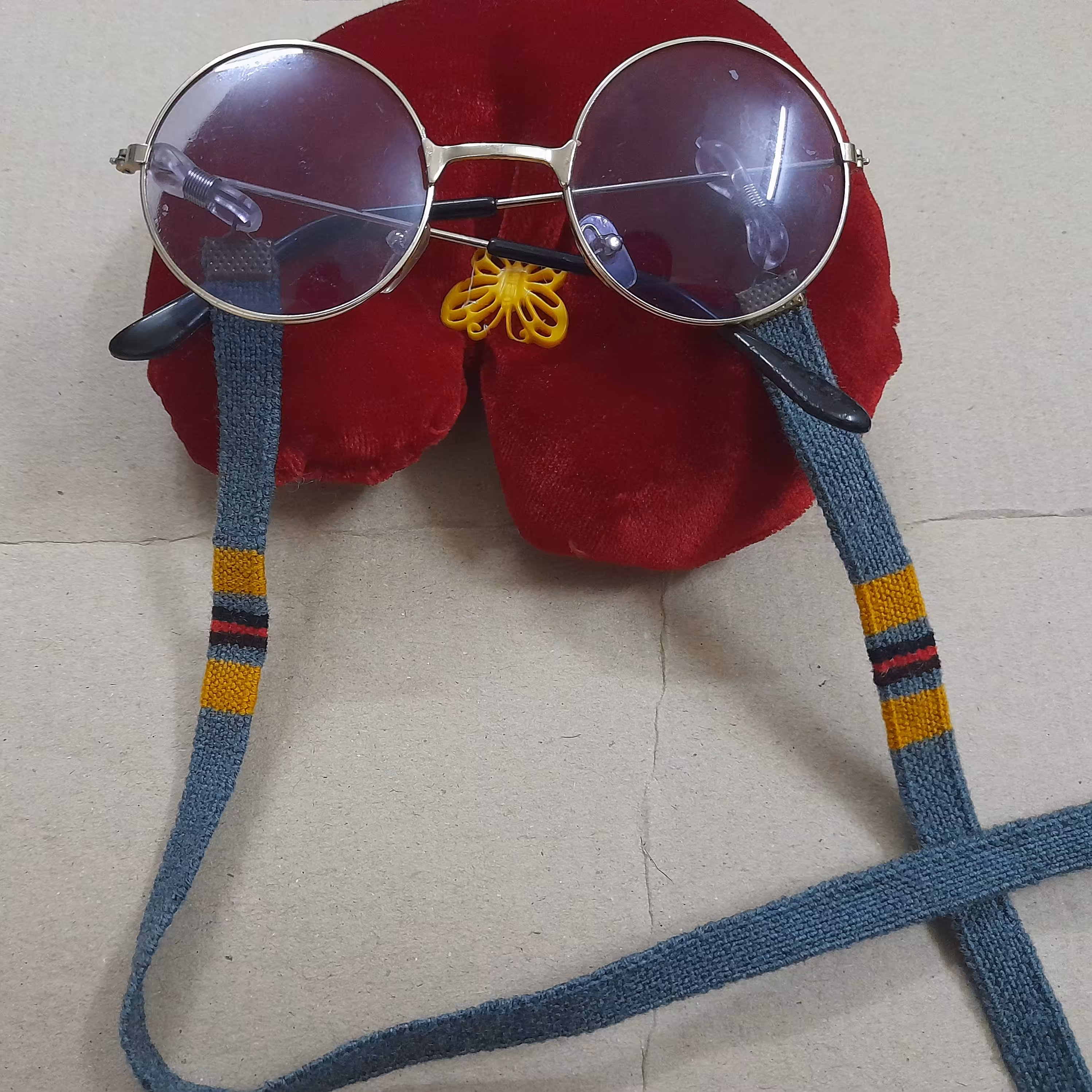 بندعینک خط دار