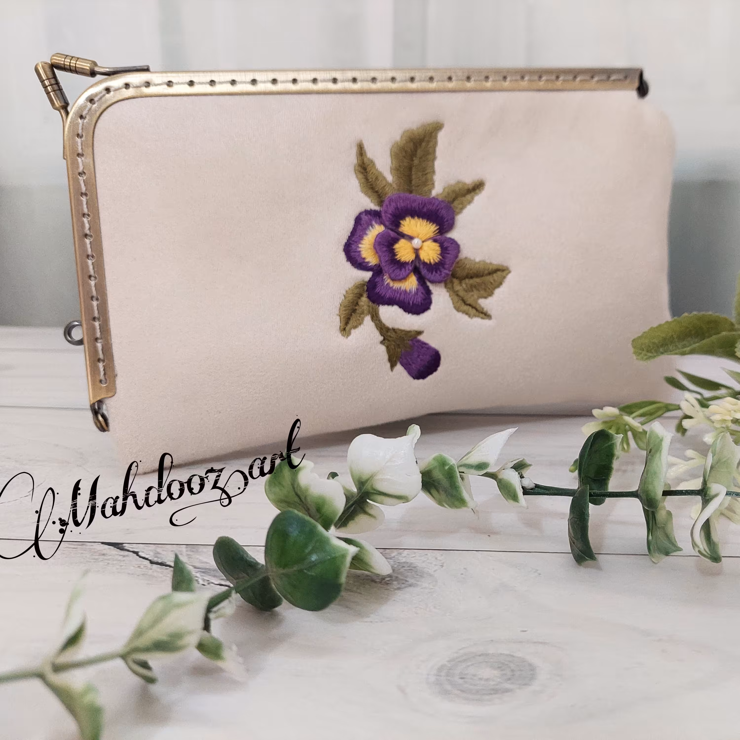 کیف موبایل گلدوزی شده برجسته،طرح گل بنفشه